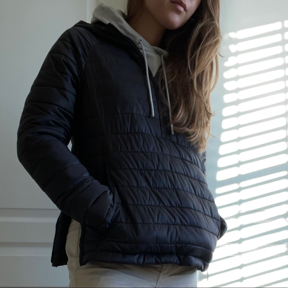Everlane Renew Lightweight Half-Zip Puffer in Black